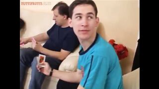 Zsuzsit a roma tini puncit partiba nyomják