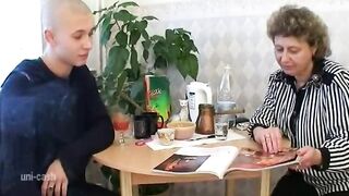 Magányos háziasszony és a tini krapek