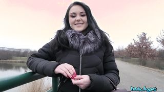 Orosz tini hölgyemény pénzért kúrel