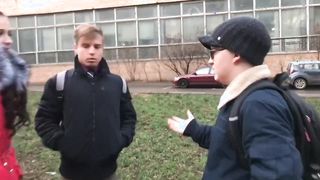 Tini kis csajt a haverjai basszák meg