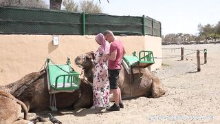 Hatalmas cickós arab kiscsaj dugása