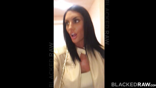 August Ames muffját csoki hapsi bassza