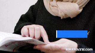 Brittany Bardot egy fiatal fiú reszeli análba