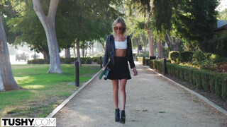 Tushy - Chloe Temple popója megkefélve