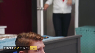 Brazzers - Jeanie Marie Sullivan a szuper fullos milf