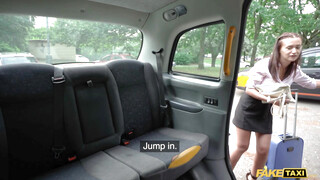 Fake Taxi - Gina Ferocious a izgató csöcsös tini