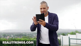 Reality Kings - Cherry Kiss segglyuka durván megbaszva