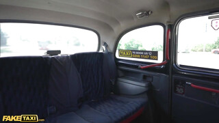 Fake Taxi - Kiara Lord a magyar tini a taxiban kúrel