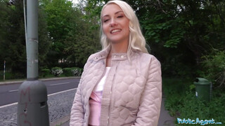 Public Agent - Helena Moeller a cseh turista nőci