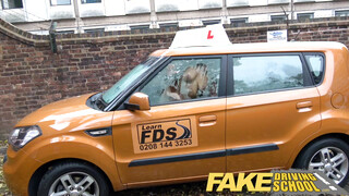 Fake Driving School - Tini csajszi az oktatóval kúr