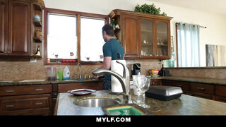 Mylf - Cali Lee a szexy latin amerikai milf