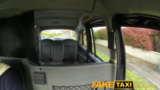 FakeTaxi - fősulis bige ordítva élvez