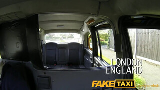 FakeTaxi - méretes seggű kiscsaj dugni akar