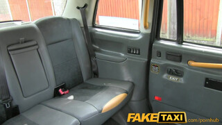 FakeTaxi Anna deVille a taxiban !!!