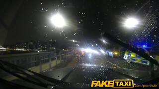 FakeTaxi grupi sötétben is tolja az anált