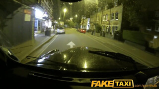 FakeTaxi utcán álló nőci szeret szopni