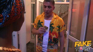 Fake Hostel afrikai nőci és egy latina bula közösen