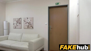 Fake Agent - német tini lány ki akarja próbálni a pornózást
