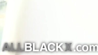 AllBlackX - Lala Ivey a méretes tőgyes tini