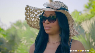Bethany Benz a baszásmániás latina milf - Brazzers