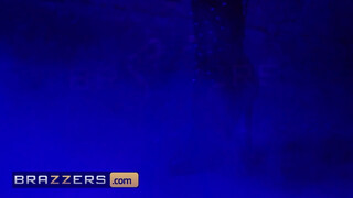 Brazzers - Cherie Deville hátsó bejárata is megrakva
