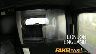 FakeTaxi - méretes cicis debella kiscsaj a taxiban