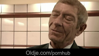 Magyar pornósztár spiné kúrel idős hapsival - Oldje