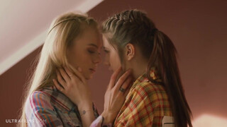 UltraFilms - Nancy Ace és Leah Maus oboázzák egymást
