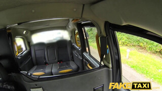 Fake Taxi - Méretes kannás milf megkúrelva a hátsó ülésen