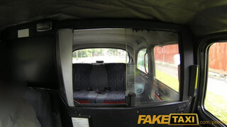 FakeTaxi - Felborotvált fejű punk nőci megkúrva