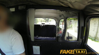 FakeTaxi - Rio Lee a hatalmas kannás barna hölgyemény