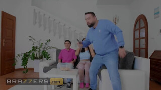 Brazzers - Jennifer Mendez tini pasi káróján lovagol