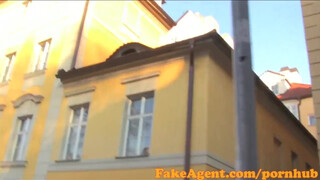 FakeAgent - raven a szexy milf ordítva élvez
