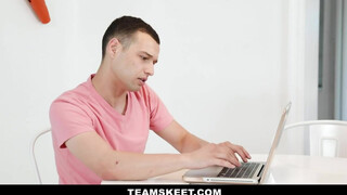 Szomszéd kisasszony imád lovagolni - TeamSkeet