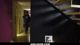 Canela Skin segglyuka rendesen megkefélve - Anal mom