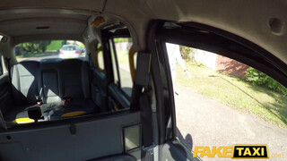 Fake Taxi - Lyen Parker közösül a hátsó ülésen