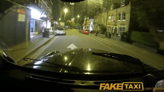 FakeTaxi - Tia Layne megkefélve a taxiban