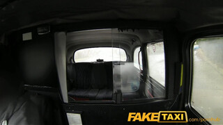 FakeTaxi - szőrös pinájú csoki csajszival
