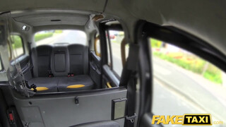 Fake Taxi - Hatalmas picsájú latin amerikai milf hátsó bejáratba kúrva