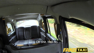 Fake Taxi - Valerie Fox anál pluggal a púzójában