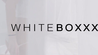 WhiteBoxxx - Zazie Skymm a magyar kiscsaj popóba rakva