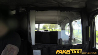 FakeTaxi - ártatlan pici tini csajszi és a vastag farok