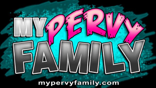 My pervy family - a végére csak leteszi a mobilt a lány