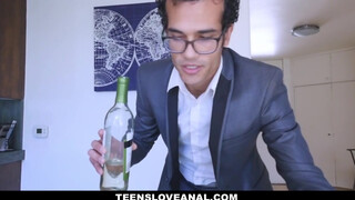 Teens Love anal - fullos bige felkínálja a picsáját