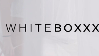 WhiteBoxxx - Lola Myluv rámászik a faszijára