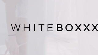 WHITEBOXXX - cuki vörös bige beleül a méretes faszba