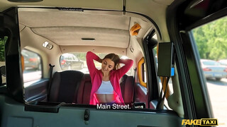 Fake Taxi - Sportos kisasszony megdöngetve a taxiban