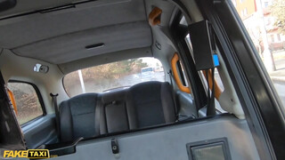 Fake Taxi - Didi Zerati a hatalmas cickós francia picsa