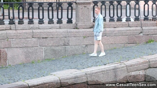 Casual Tini Szex - szemüveges csajszin csak a cipő marad