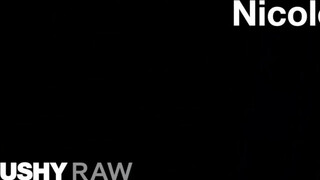 TUSHYRAW - Nicole Doshi fenekébe beverik